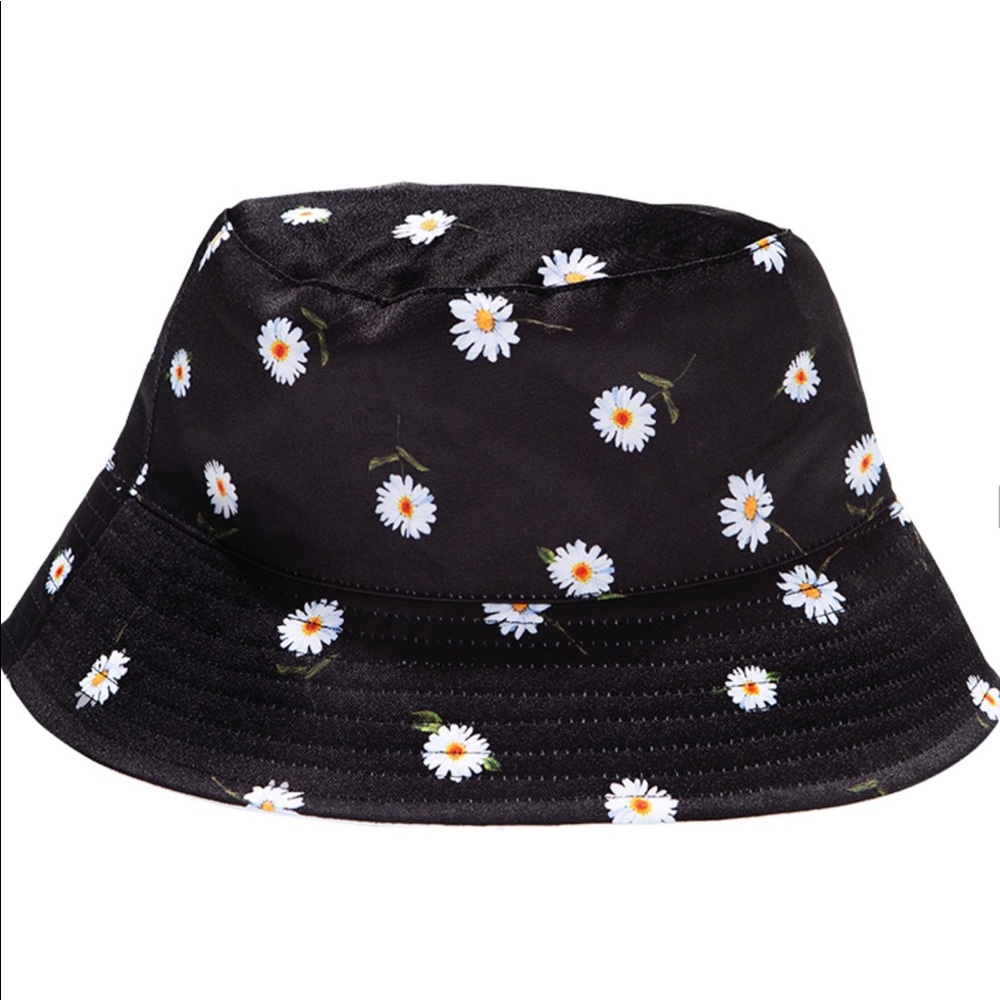 Alice + Olivia Reversible Bucket Hat NWT